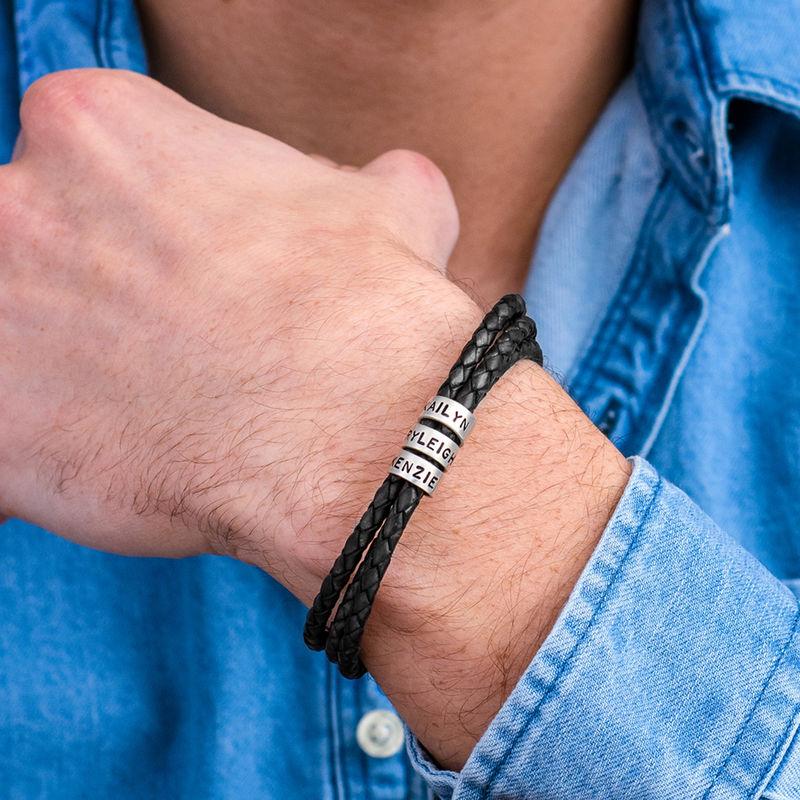 Pulsera de Hombre en Cuero Negro – Personalizable con Acabados en Plateado o Oro 